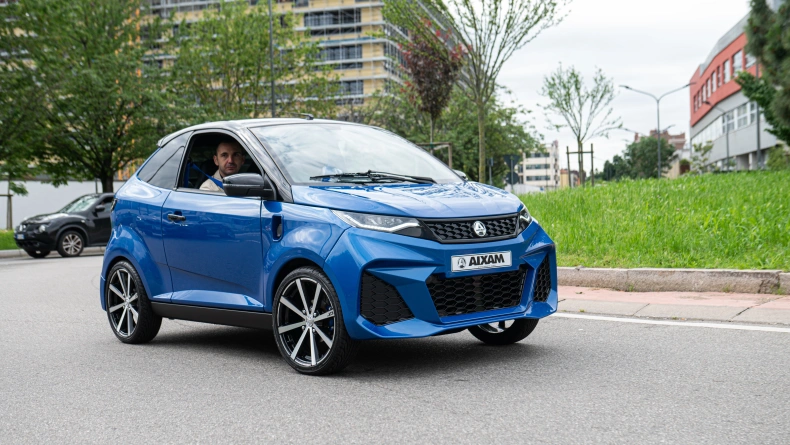 Ohne B Führerschein AIXAM-Fahrzeug e Coupé 1.jpg